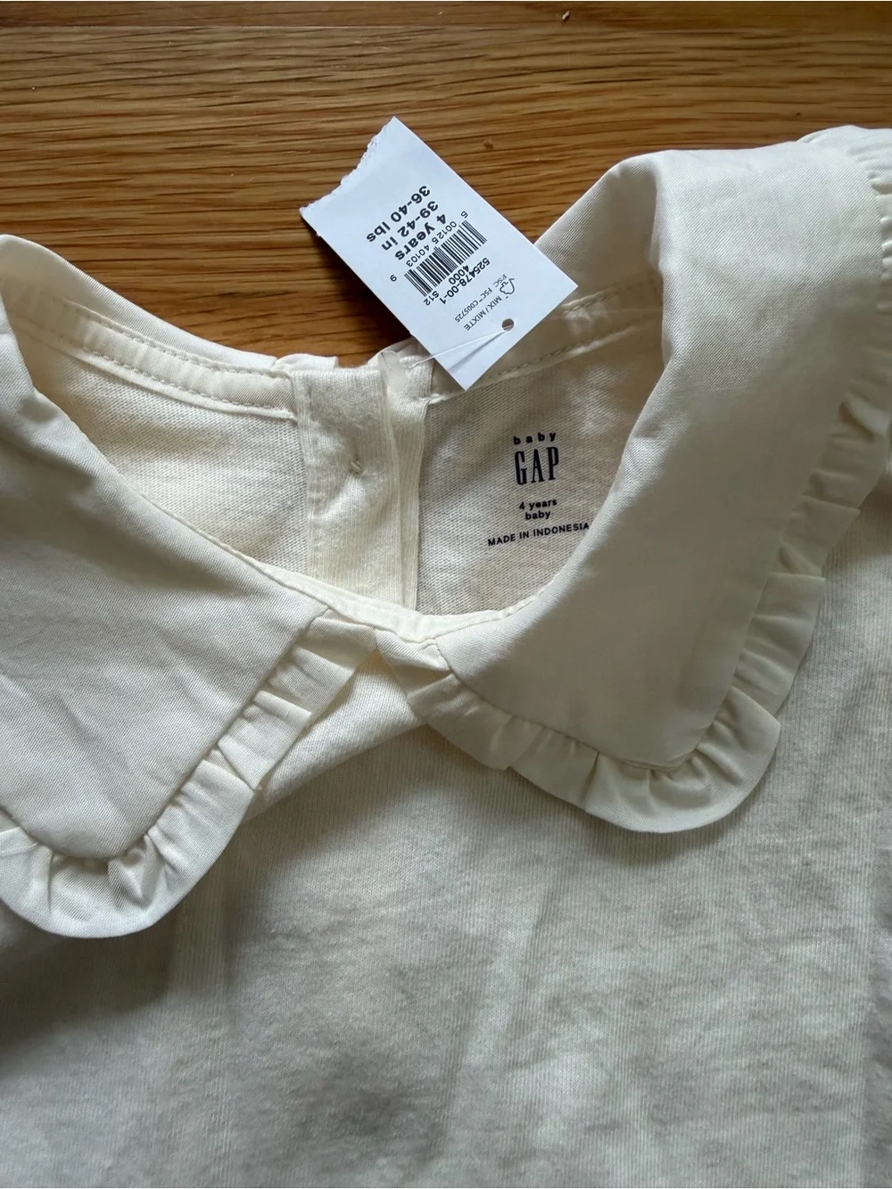 NWT Gap Cream Long Sleeve Top with Ruffle Peter Collar